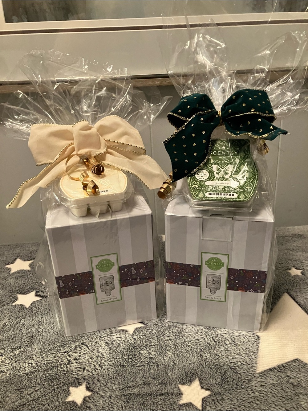 Scentsy Gift Sets with Cream or Dark Green Bows